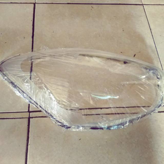 Mika kaca lampu depan headlamp mobil ayla agya