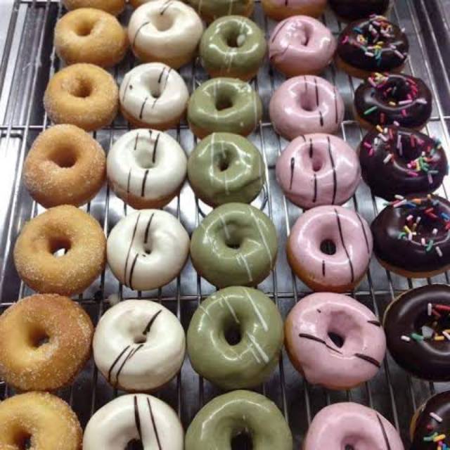 

Donut hias coklat empuk enak