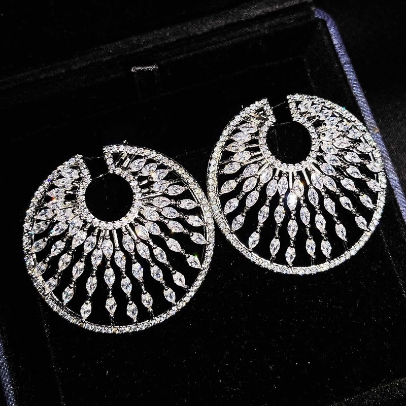 Diamond-Embedded Heavy Industry Disc Zircon Silver Stud Earrings