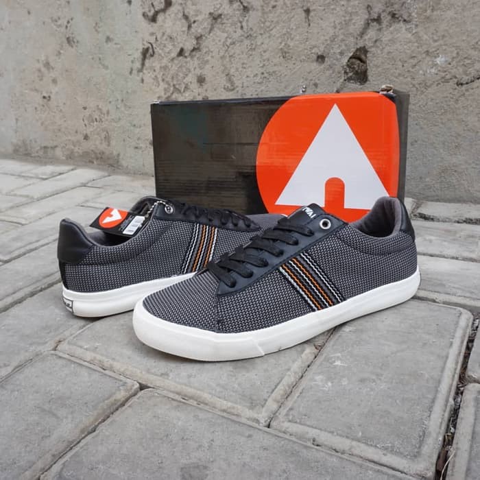 BNIB Reebok Koby Grey