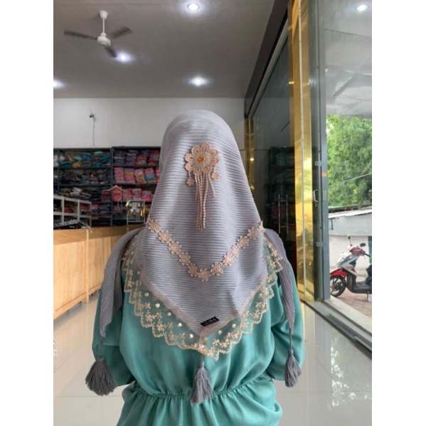 jilbab plisket renda biasa / jilbab plisket rumbai