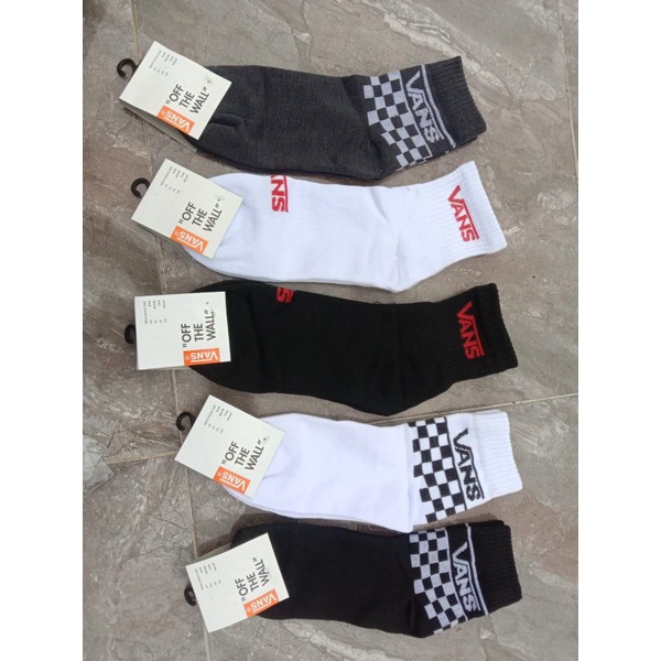 kaoskaki pendek semata kaki