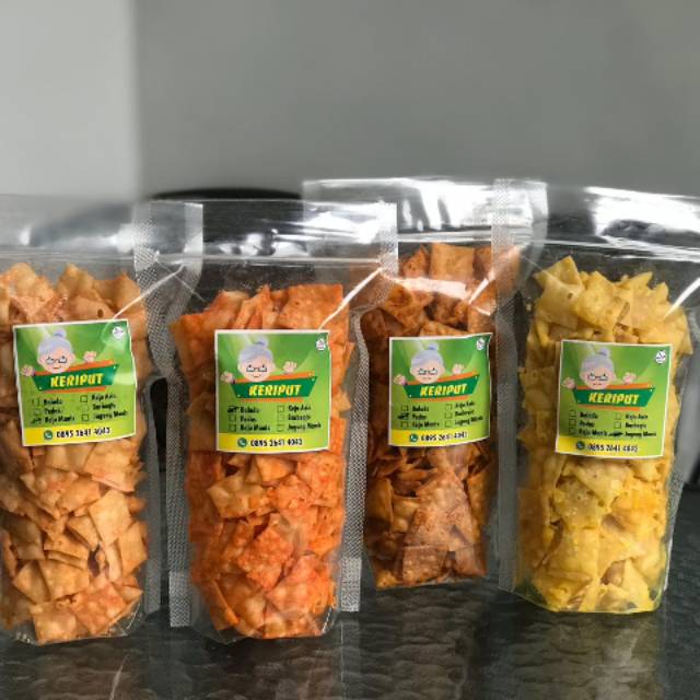 

keripik pangsit beraneka rasa Ada pedas, balado, bbq, jagung manis, keju manis, keju asin dll