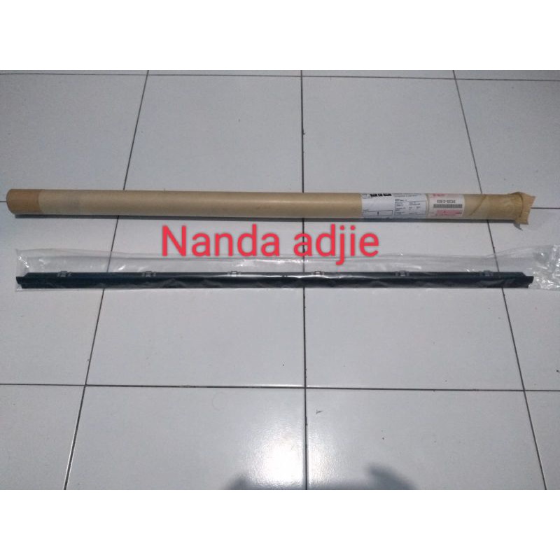 Pelipit kaca luar mobil Jimny Katana original