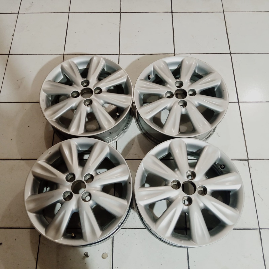 Velg pelek velek Mobil Bekas Copotan Mobil Yaris Palang 8 RIng 15 lebar 5,5 PCd 4x100 et 45 Bisa unt
