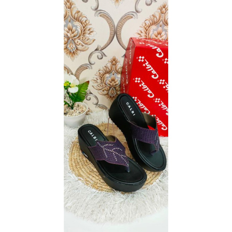 wedges daun ungu Calbi