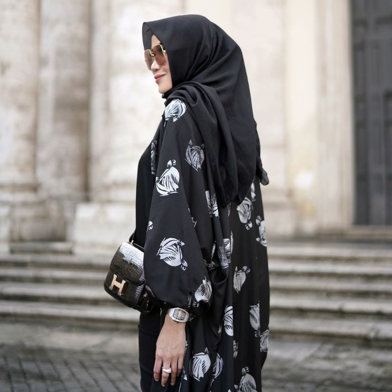 Ready New Buttonscarves Nala square(As is)