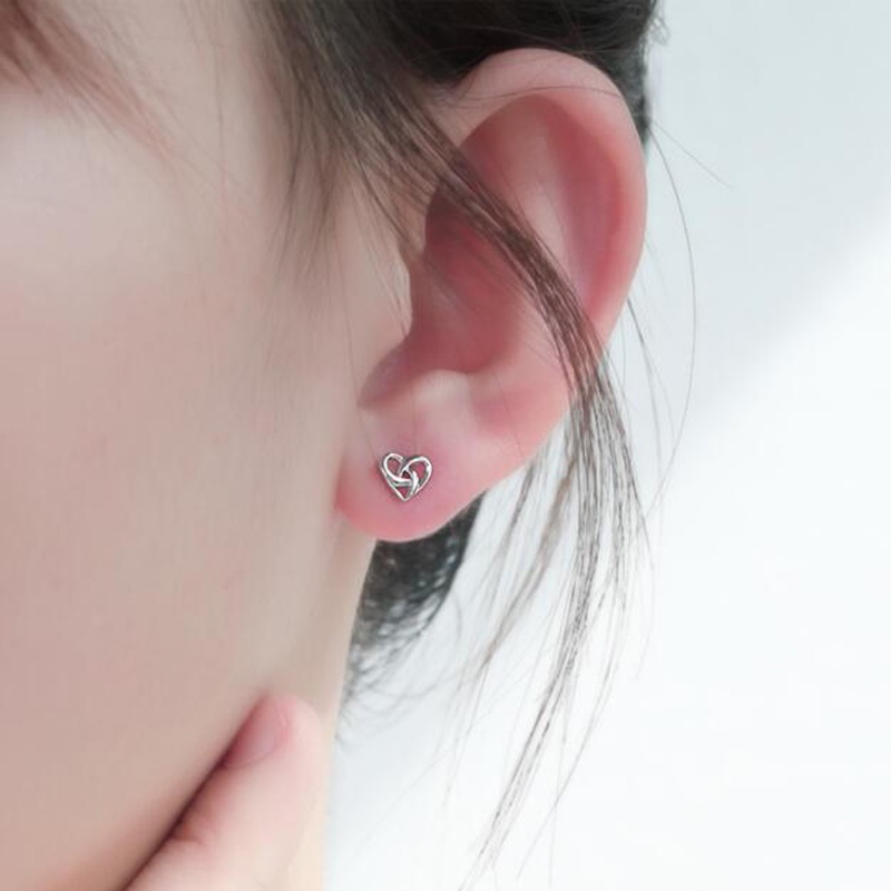 1 Pasang Anting Stud Desain Hati Abstrak Bahan S925 Silver Anti Alergi