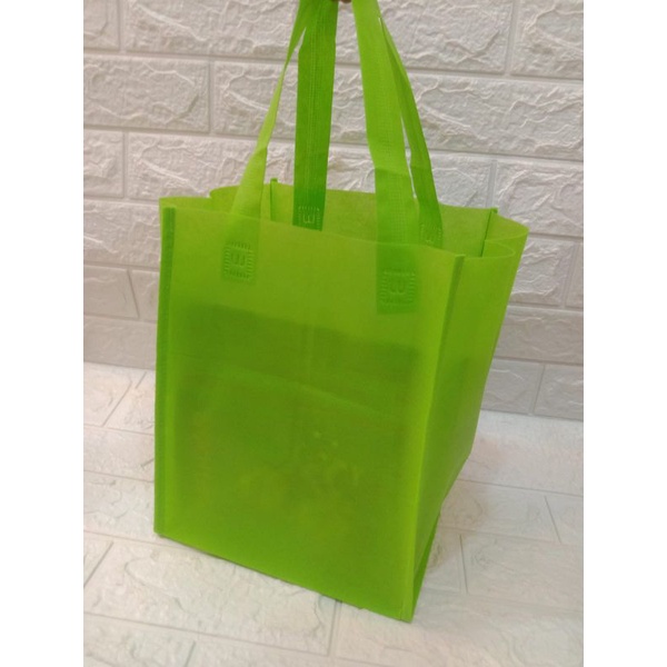 

TAS SPOUNDBOND BOX JAHIT/TAS GOODIE BAG UK.22,5X23,5X28