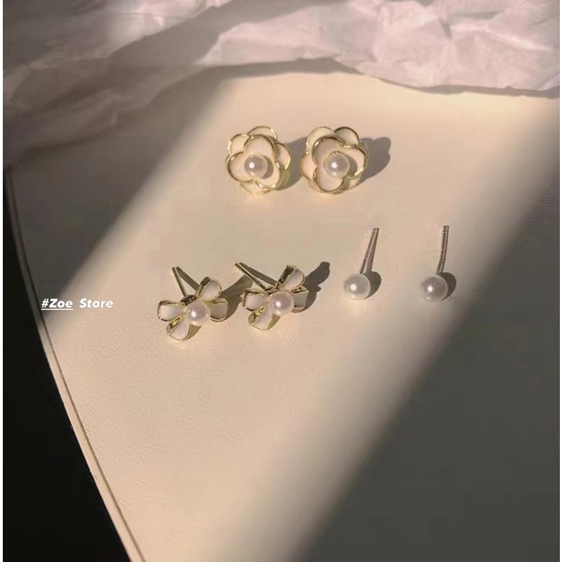 YEEZII Anting Stud Desain Bunga Aksen Mutiara Warna Silver Untuk Wanita