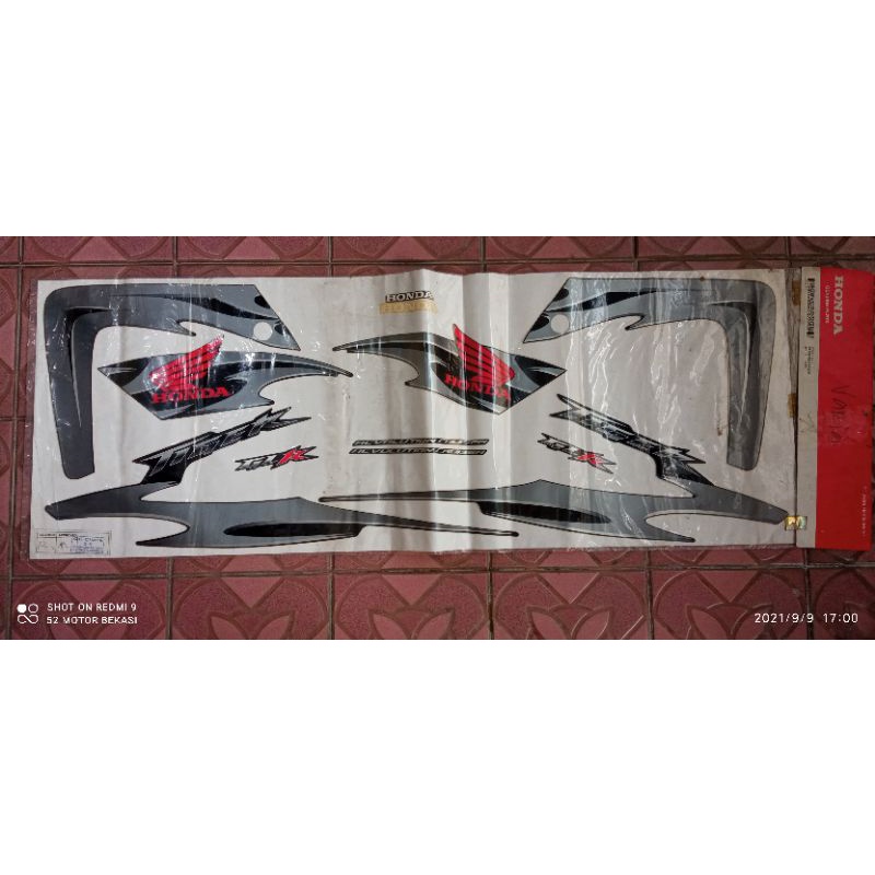 striping stiker bodi honda tiger revo 2006 hitam CW original ahm