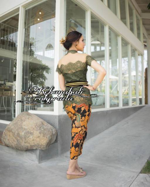 Set kebaya bali modifikasi