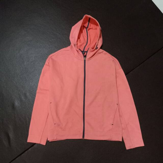 Jaket Ziphoodie Uniqlo blocktech pink original second