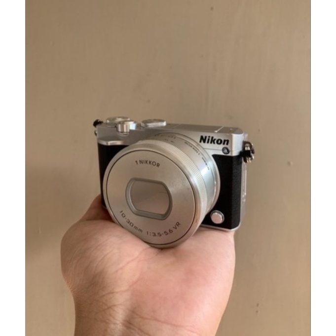 DI JUAL CEPAT NIKON J5, KAMERA MIRORLES, KAMERA VLOG, KAMERA YOUTUBER, KAMERA PEMULA