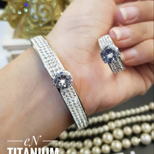 Titanium gelang dan cincin 1050