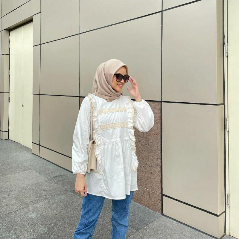 alice blouse in white M by @vanilla hijab