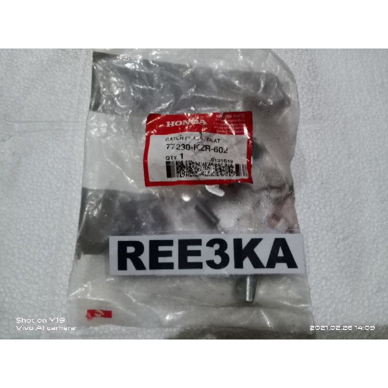 100%ORIGINAL ENGSEL LAWAN KUNCI JEPITAN JOK HONDA VARIO 125 OLD LAMA AHM ASLI 77230-KZR-602 ORISINIL