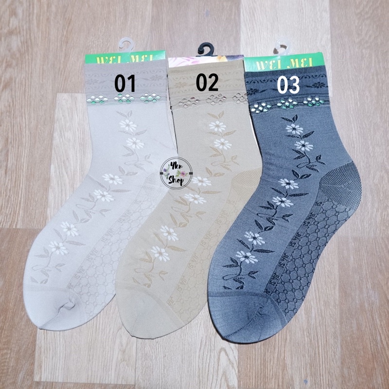 Kaos Kaki Stoking Motif