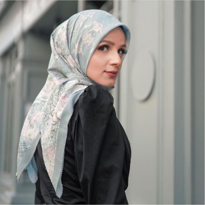 New Buttonscarves British Sky