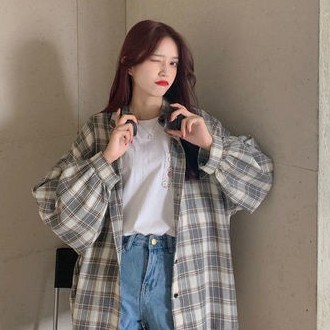 Atasan wanita kemeja outer kotak-kotak lengan panjang balon oversize