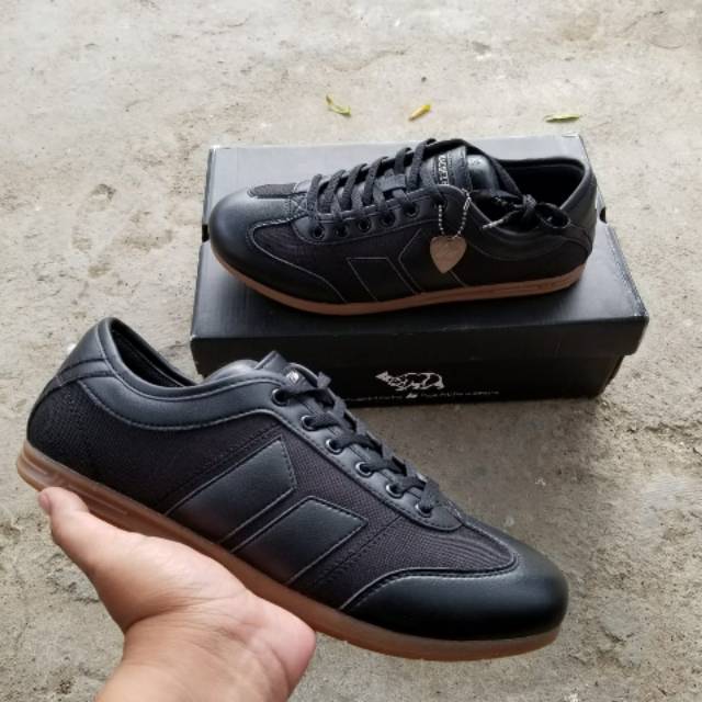 Macbeth Brighton Black Gum