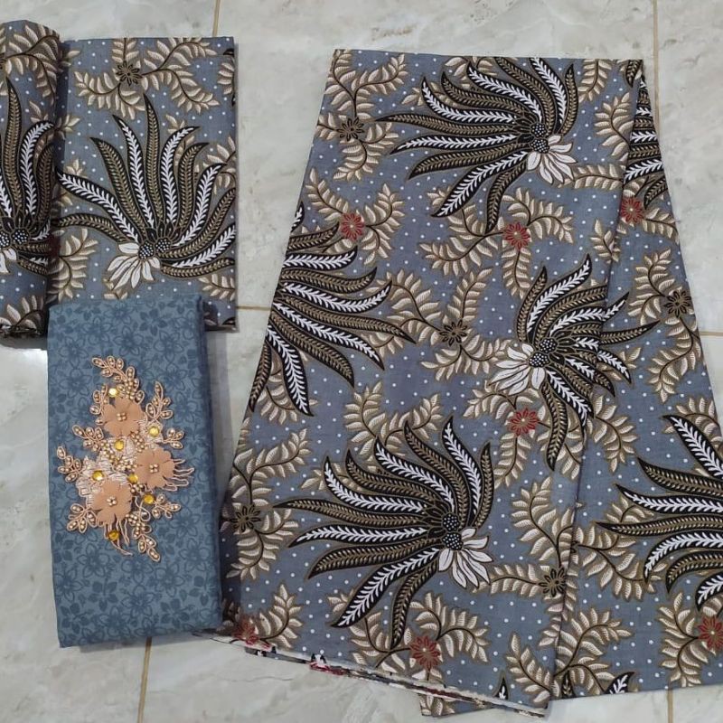 kain batik motif daun kol dasar abu bahan seragam batik lebaran pernikahan