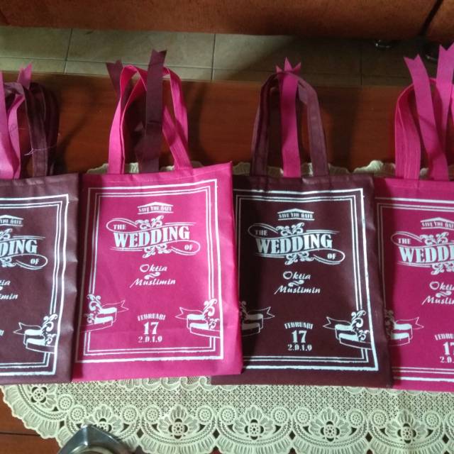 SOUVENIR PERNIKAHAN / TAS HANTARAN / TOTEBAG / TAS SOUVENIR HAJATAN