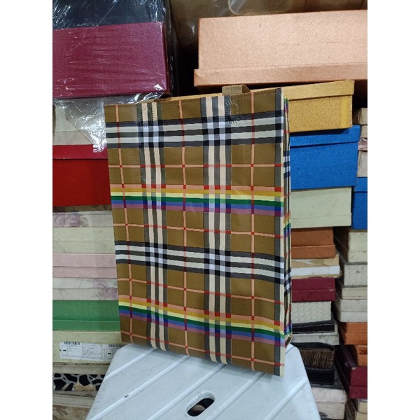 

tas kain spunbond laminating Burberry kotak new isi 12 pcs