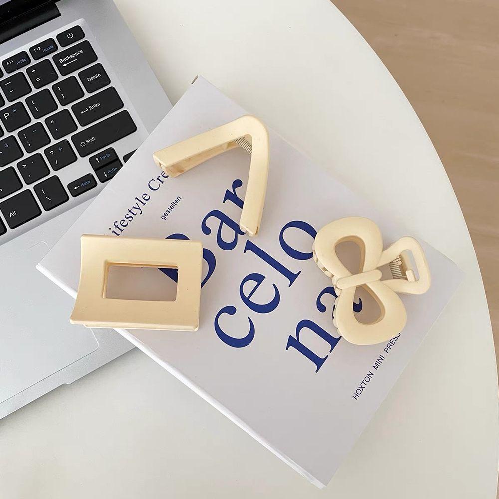 NEEDWAY Matte Hair Claw Elegant Fashion Resin Cuci Muka Mandi Putih Susu Wanita Claw Clips