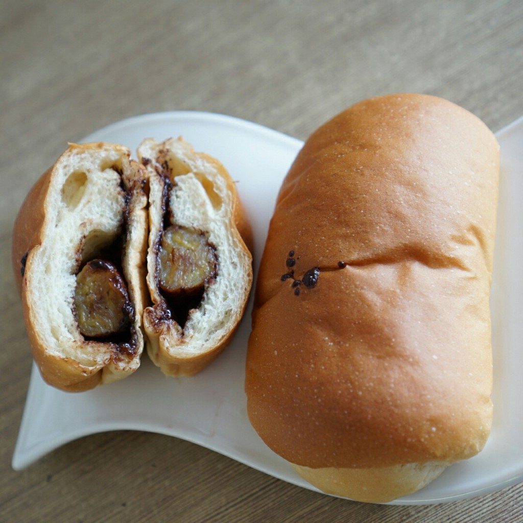 

Lekker bakery roti manis pisang coklat