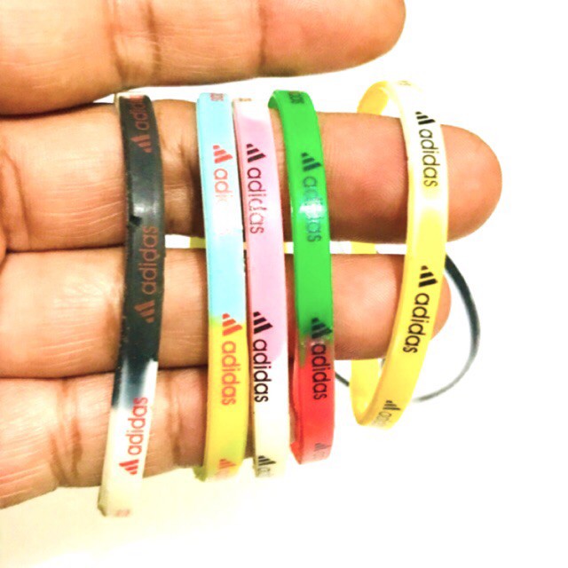 Gelang tangan adidas  10.000 dapat 10 biji