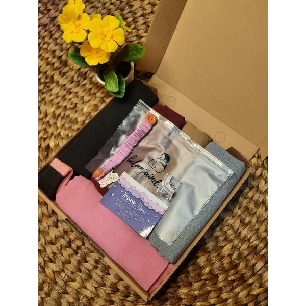 

Hampers Kerudung // Hampers Lebaran // Hampers Murah // Hadiah Ulang Tahun // Hadiah