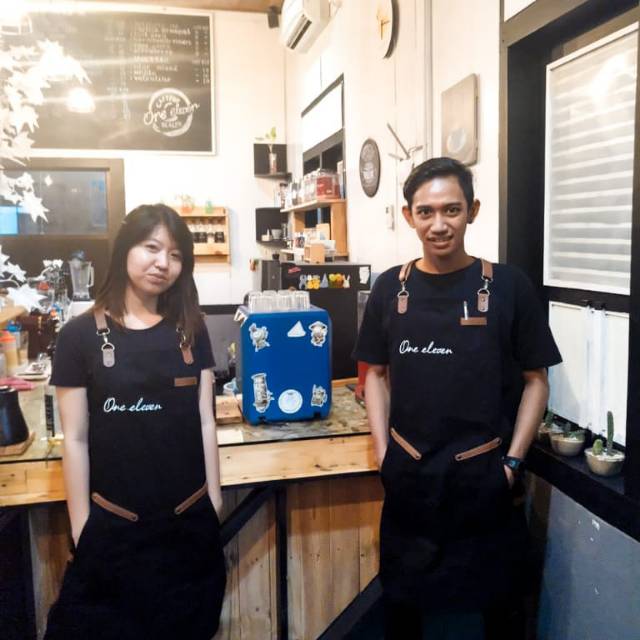 Apron Barista Celemek Cafe Apron Barbershop Denim &amp;  Synthetic Leather Crossback Strep For Barista/barbershop