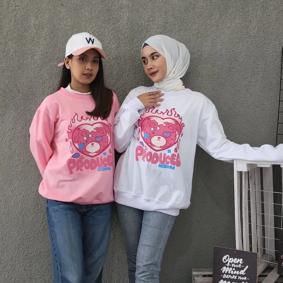 Sweatshirt Love in Produced Sweater Basic Motif Karakter Lucu