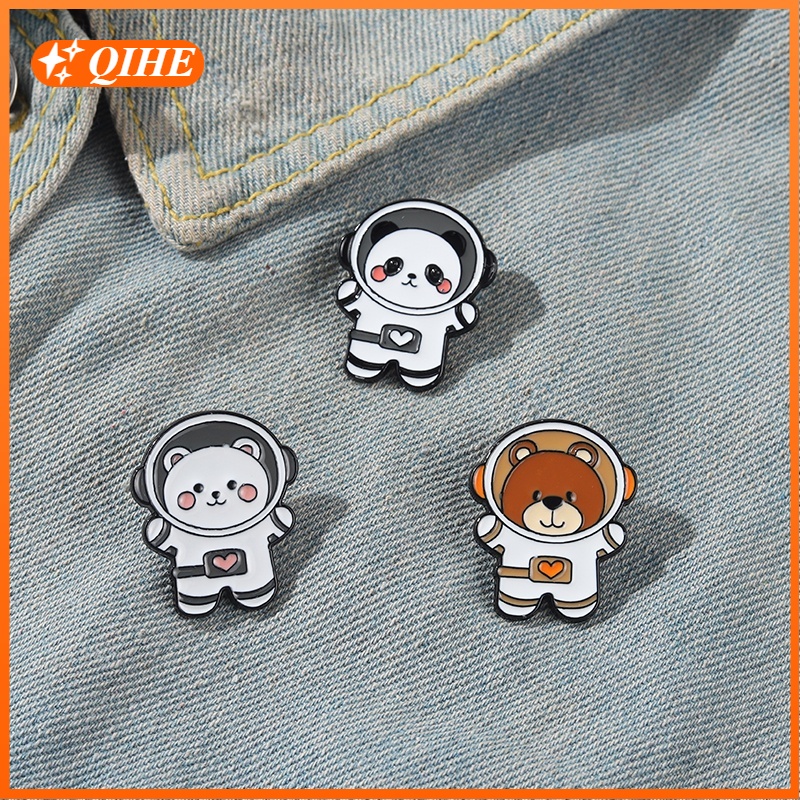 Bros Pin Enamel Bentuk Panda / Astronot / Helm / Ransel 3 Gaya Untuk Koleksi / Hadiah Teman