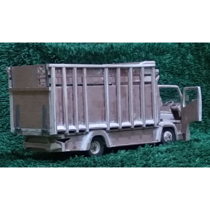 truk miniatur canter