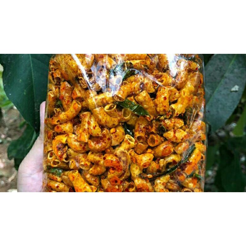 

Makroni pedas daun jeruk isi1kg