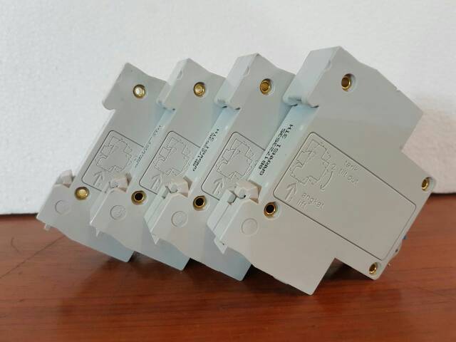 Mcb biru 50A (ampere) schneider