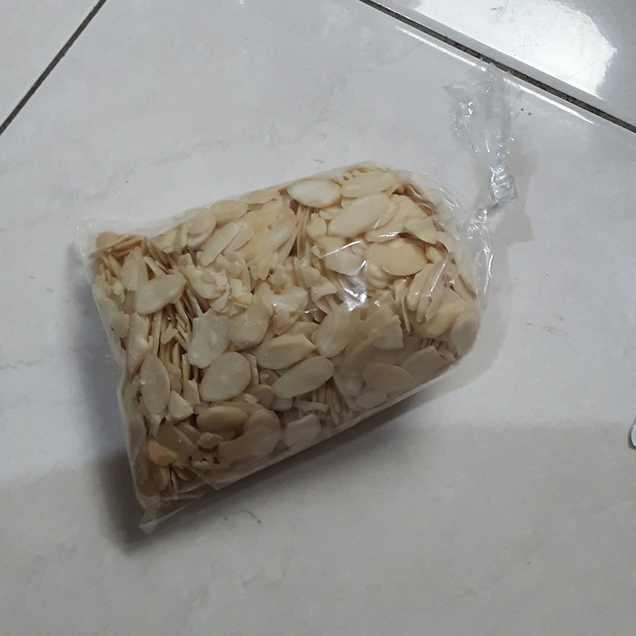 

Siap Krim Kacang Almond / Almon Slice 250Gram - Plastik Kresek