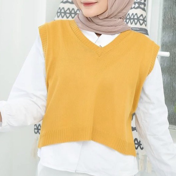 Rompi Natha Crop Rajut Vest Knite crop Rajut Fuchia Vneck crop