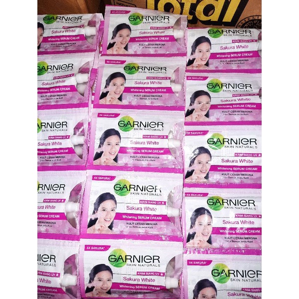 Garnier Sakura White Serum Day Cream / Krim Siang UV 7ml(Sachet)