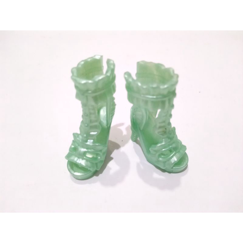 sepatu Monster high 02