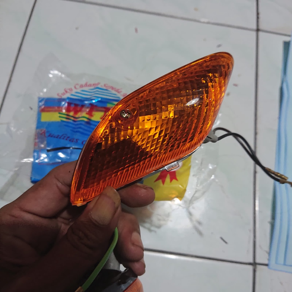 SEIN RETENG FRONT WINKER ASSY FIZ R VEGA R 1 SET dan mika sein