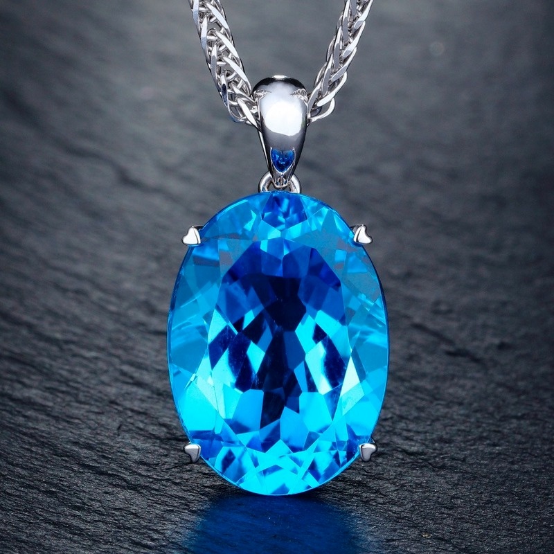 [Ready Stock]Fashion Elegant Inlaid Sapphire Necklace Luxury Pendant