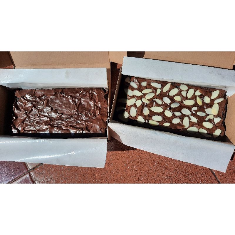 

Brownies Panggang/ Fudgy Brownies/ Almond Brownies/ Original Brownies (baca desk)