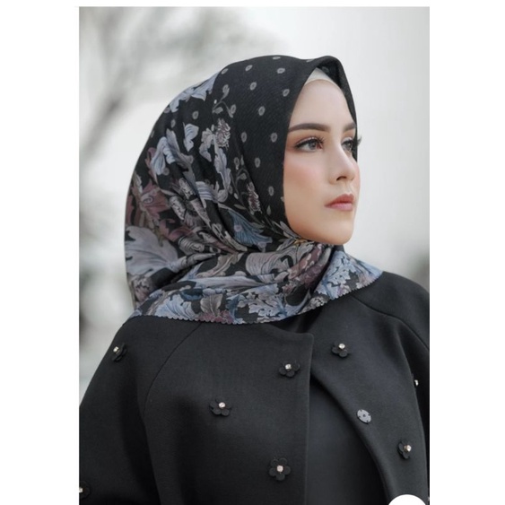 Buttonscarves Royale Black