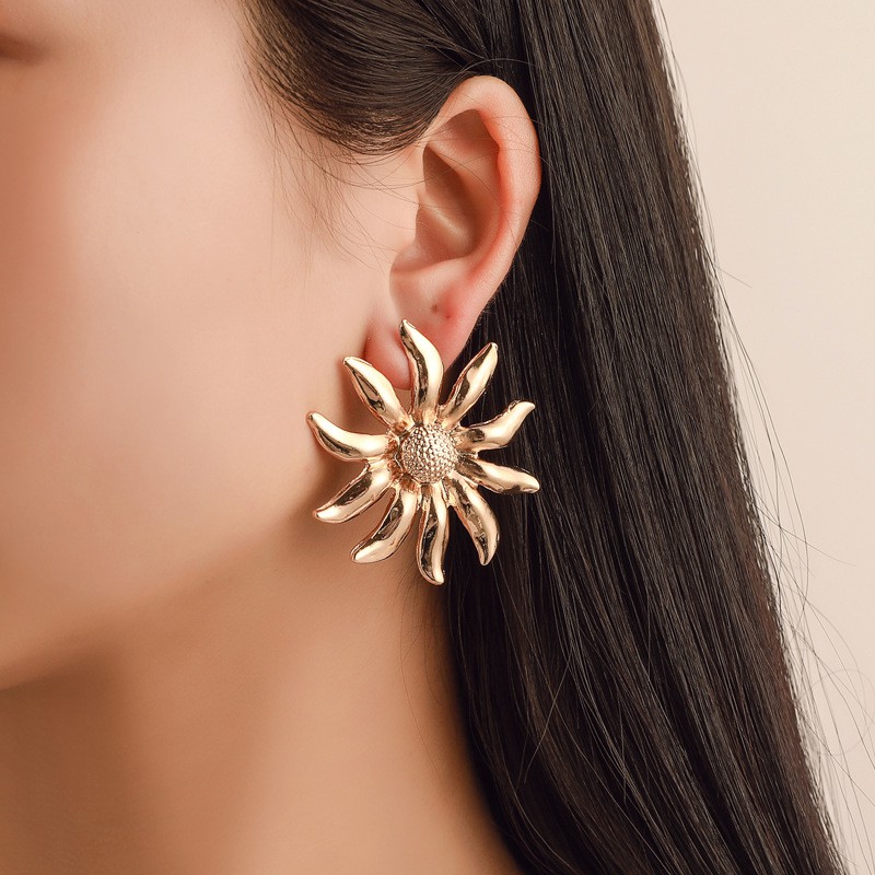 Anting-anting bunga matahari temperamen Perhiasan telinga dewi bunga matahari yang trendi dan elegan