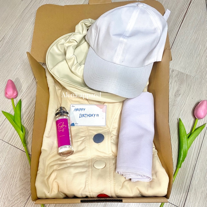 

Gift Box Set Cardigan Aretha by Alena / Kado Spesial Hampers