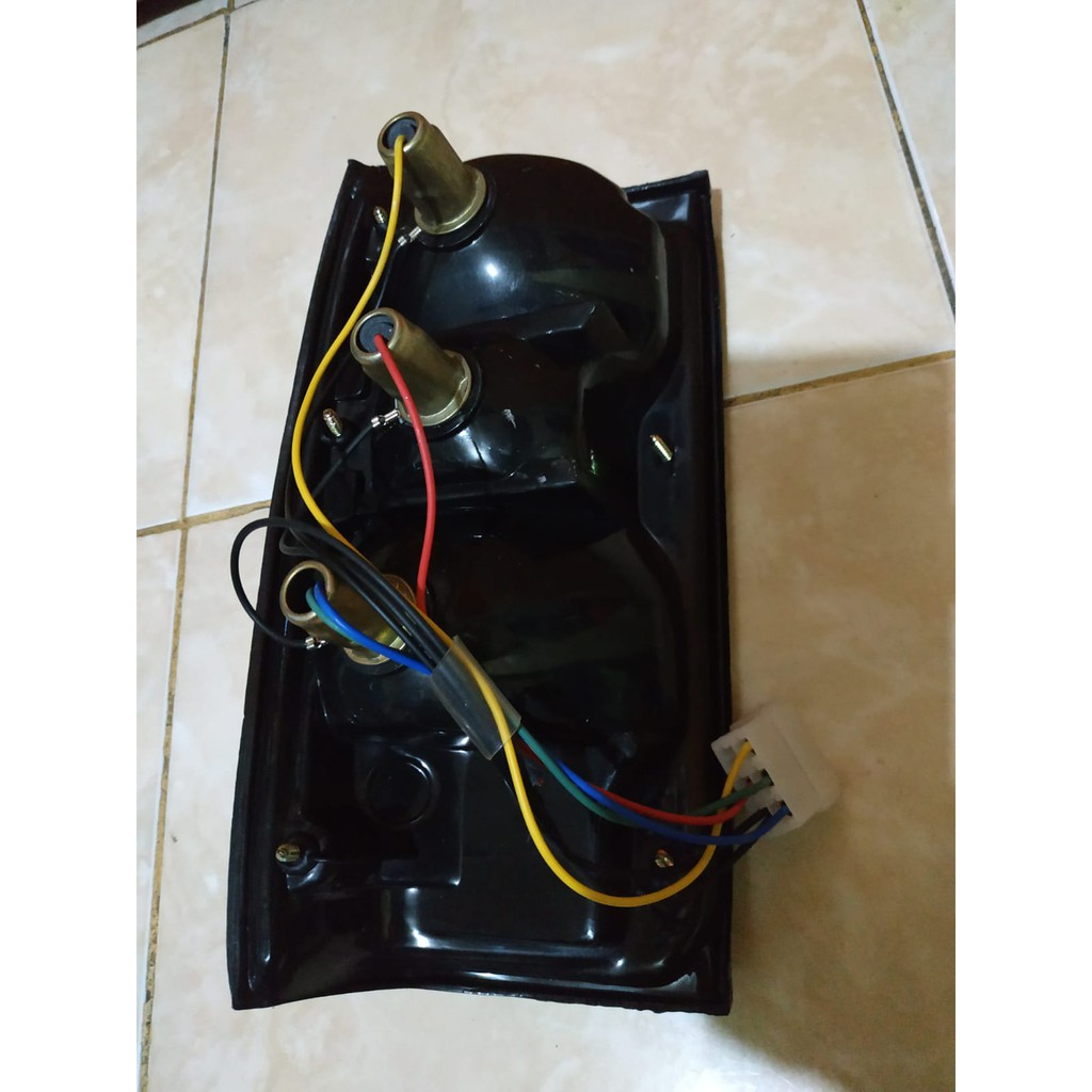 Lampu stop stoplamp kijang super  1986 1991 harga satu pc