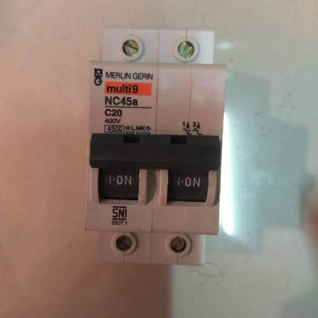 MCB NC45a/NC45N 2 PAS 20A merlin Gerin LMK/SNI